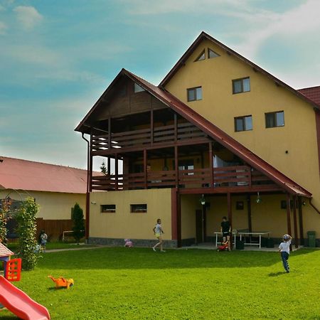 ホテル Casa Leu Curtea de Argeş エクステリア 写真