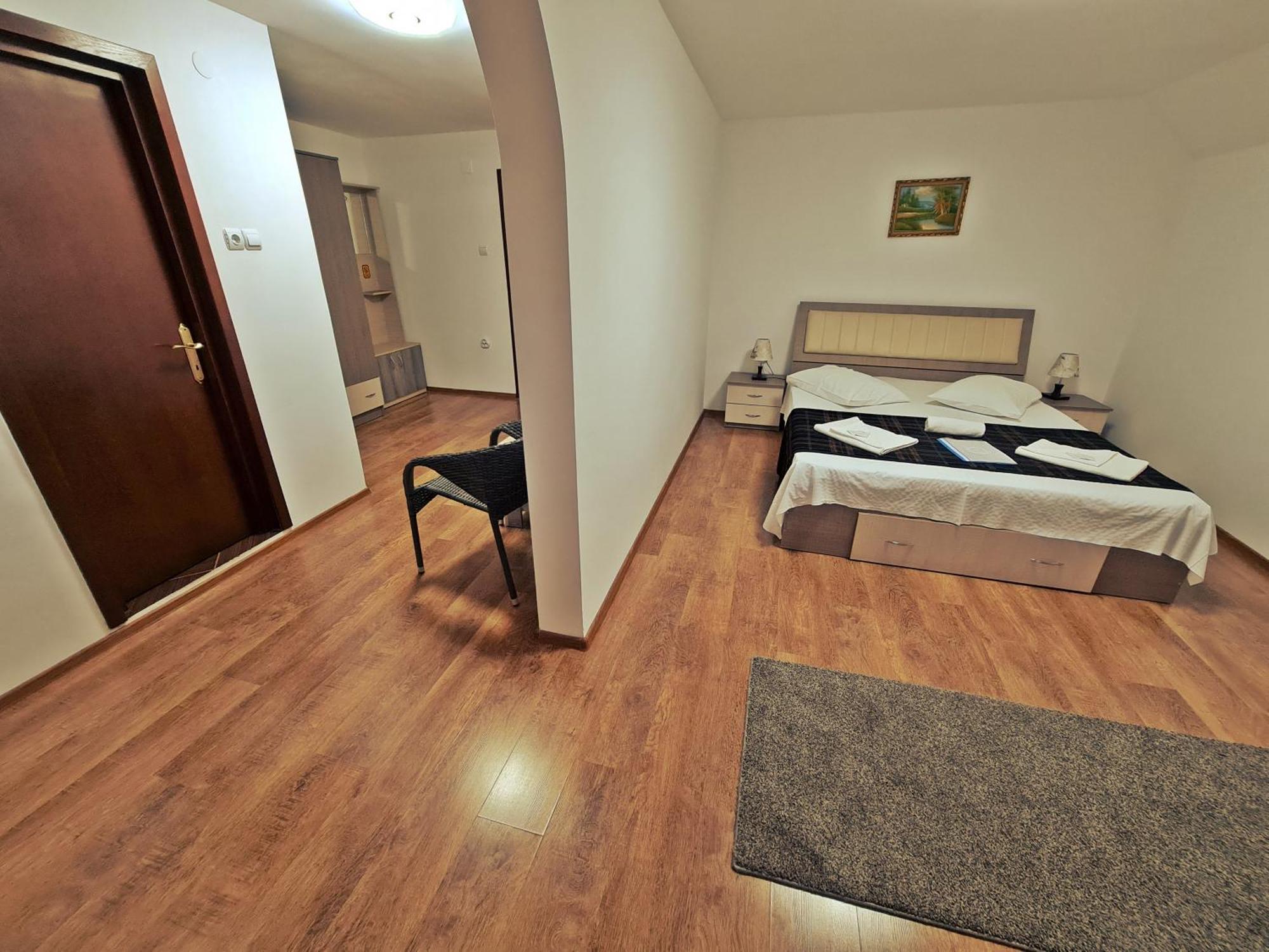 ホテル Casa Leu Curtea de Argeş エクステリア 写真